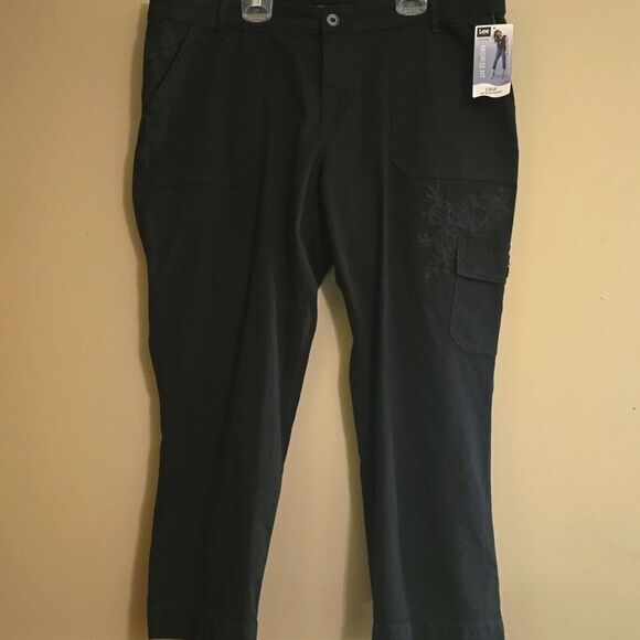 New Lee Women's‎ Size 16 Black Mid-rise Cargo Crop Pants Embroidery Pocket - Picture 1 of 8